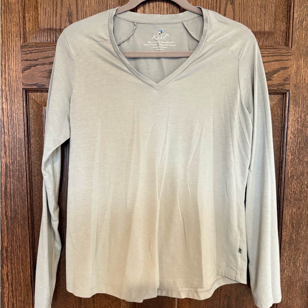 Kuhl Women's Long Sleeve V-Neck T Shirt Top in Sage/Seafoam green